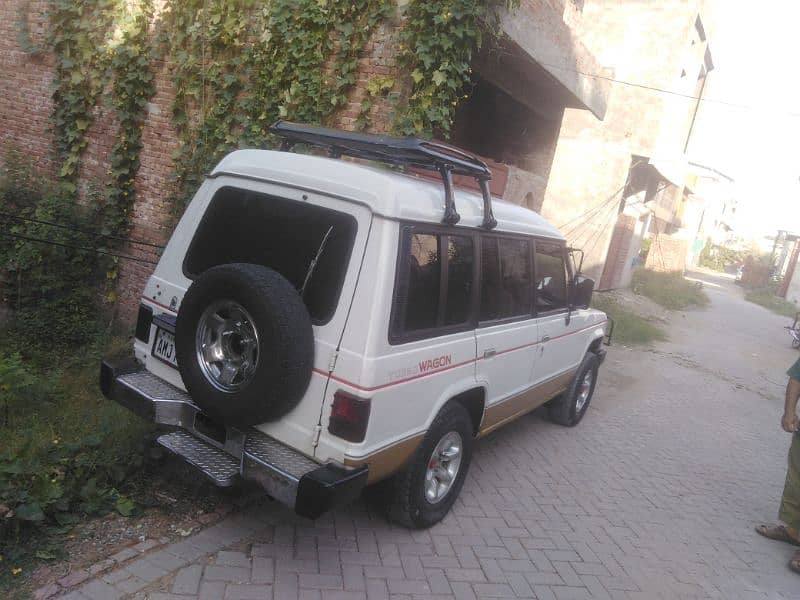 Mitsubishi Pajero 1988 3