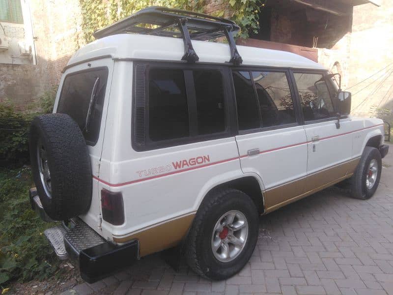 Mitsubishi Pajero 1988 8