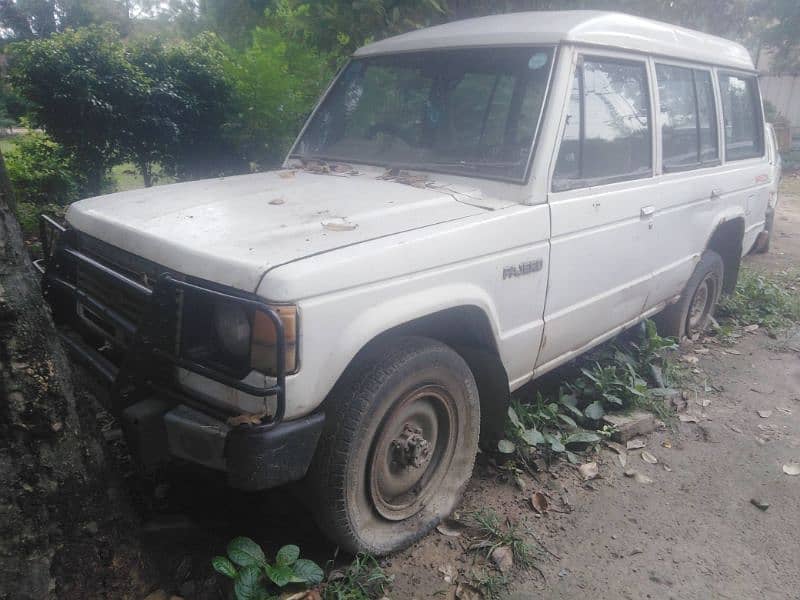 Mitsubishi Pajero 1988 13