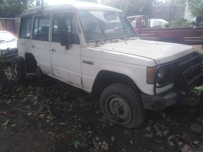 Mitsubishi Pajero 1988 14