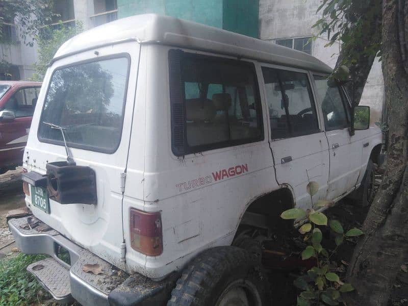 Mitsubishi Pajero 1988 15