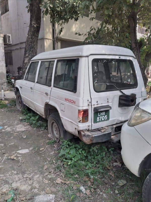 Mitsubishi Pajero 1988 16