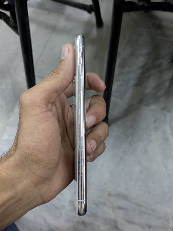 I phone XS Max JV 64gb health 80 condition 9/10 2