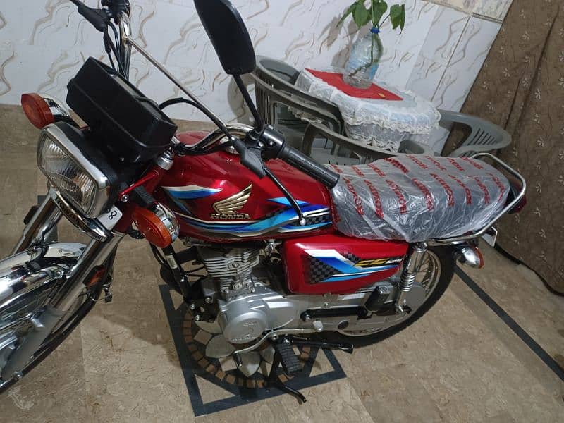 Honda 125 red Colour 8