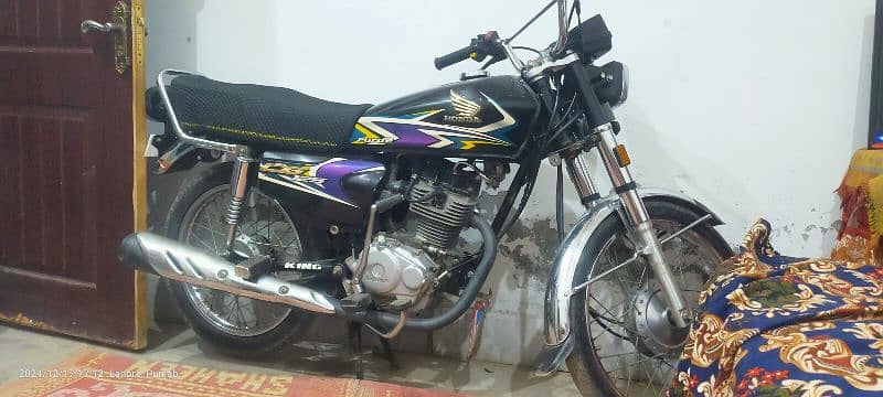 Honda 125 black  colour 0