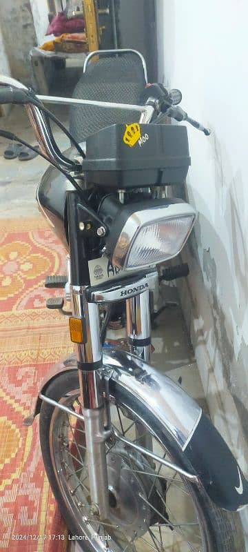 Honda 125 black  colour 1