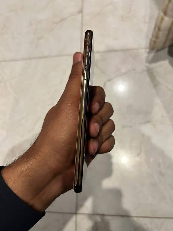 iphone xs max 256 gb pta approved 1