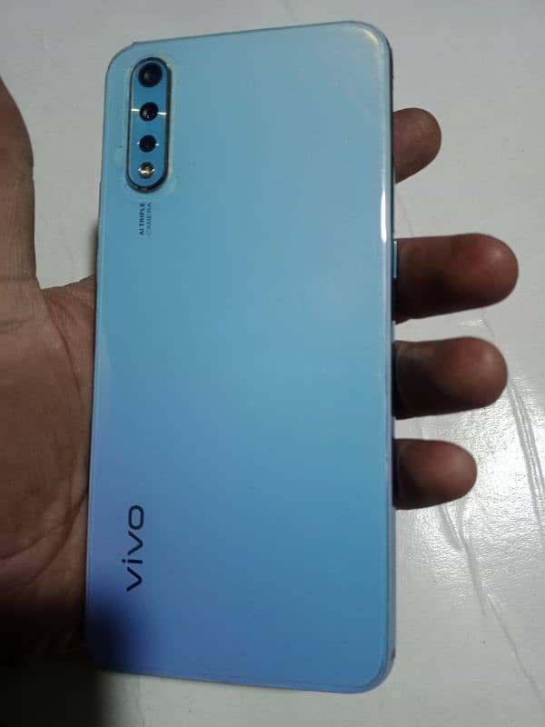 vivo s1 4gb 128gb box non genuine charger sath ha 9.5/10 condition 2