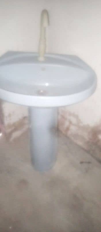 10+10 condition blue colour wash basin 0