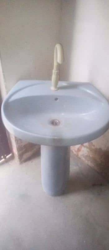 10+10 condition blue colour wash basin 1