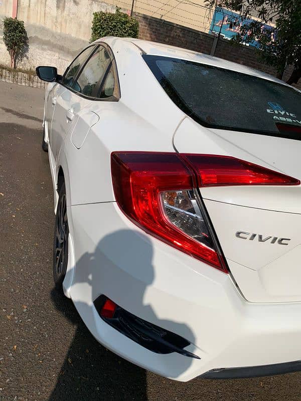 Honda Civic Oriel 2018 10