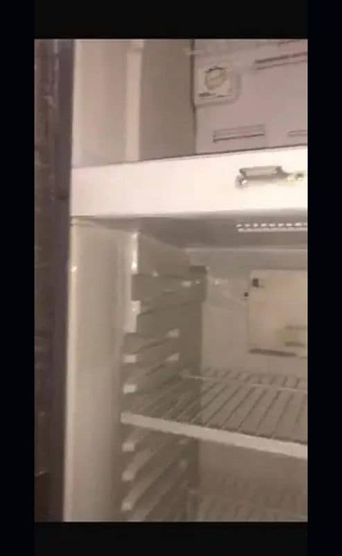 Daewo Refrigerator in good working condition 2