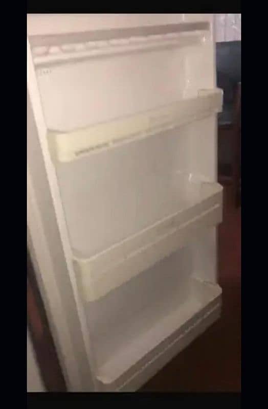 Daewo Refrigerator in good working condition 3