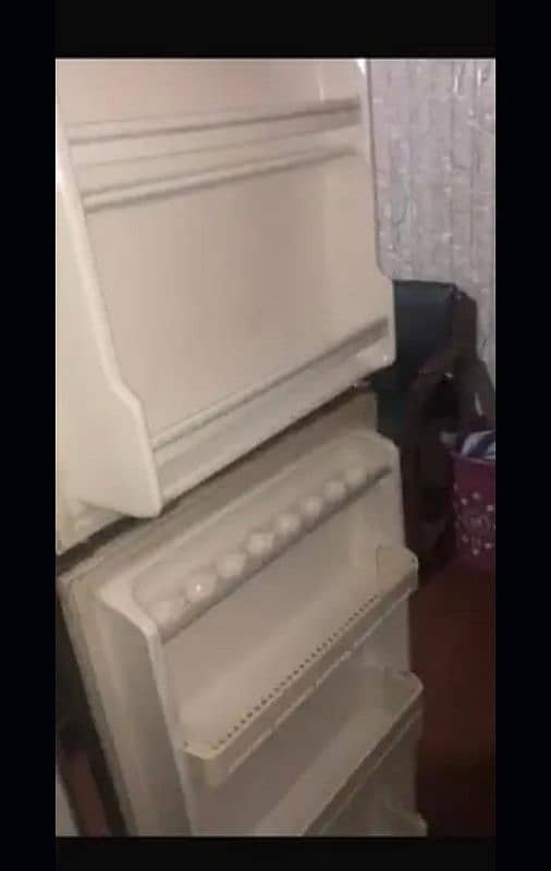 Daewo Refrigerator in good working condition 4