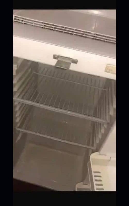 Daewo Refrigerator in good working condition 5