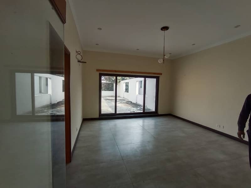 One Kanal single story Available For Rent At Prime Location Of DHA Phase 01 18