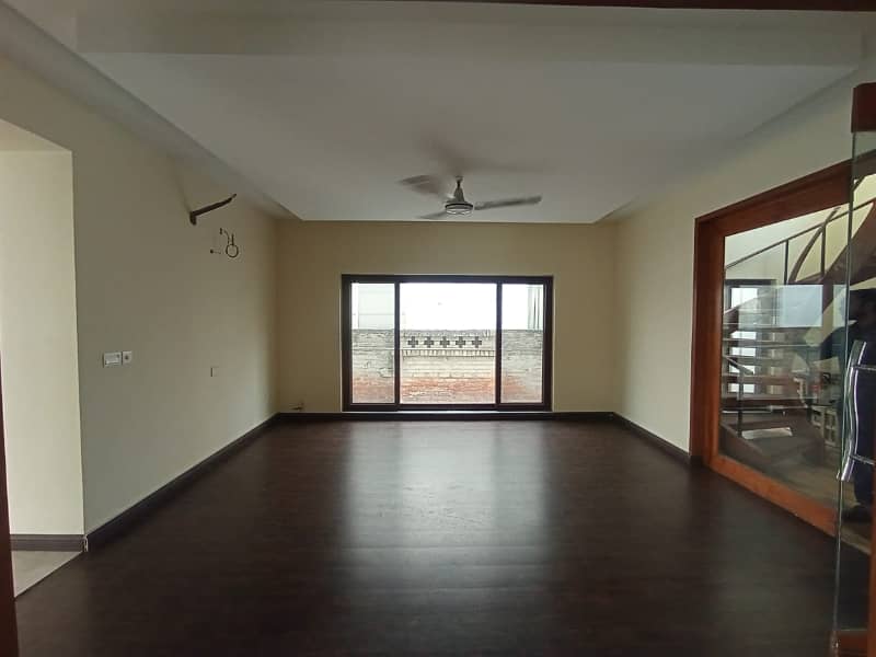 One Kanal single story Available For Rent At Prime Location Of DHA Phase 01 19