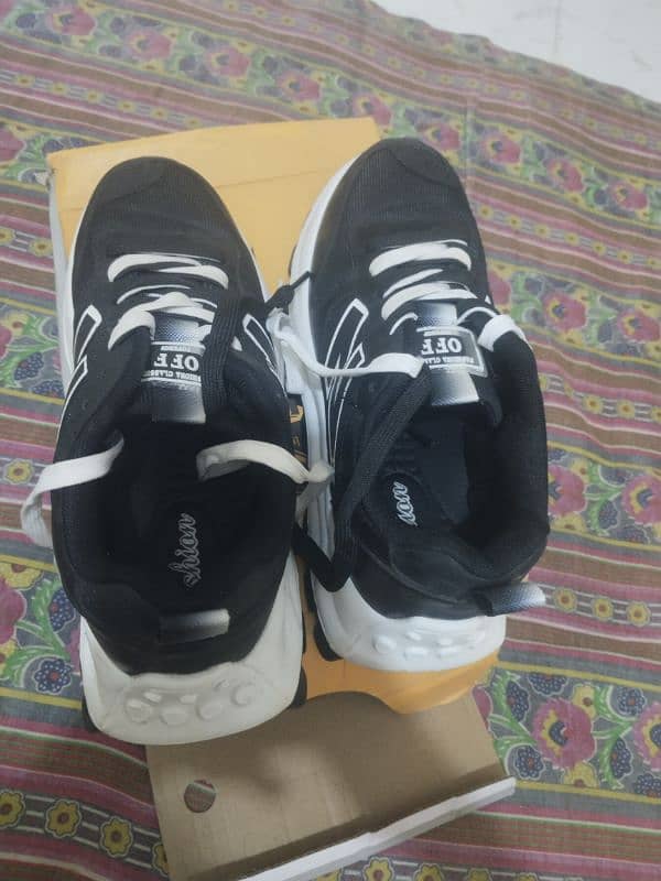 Premium Skechers Shoes - Size 9 | Like New Condition.  one time use 0