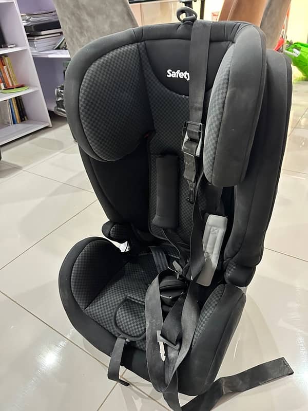 Baby swings, car child seat, cot, bath tub for sale in Islamabad 0