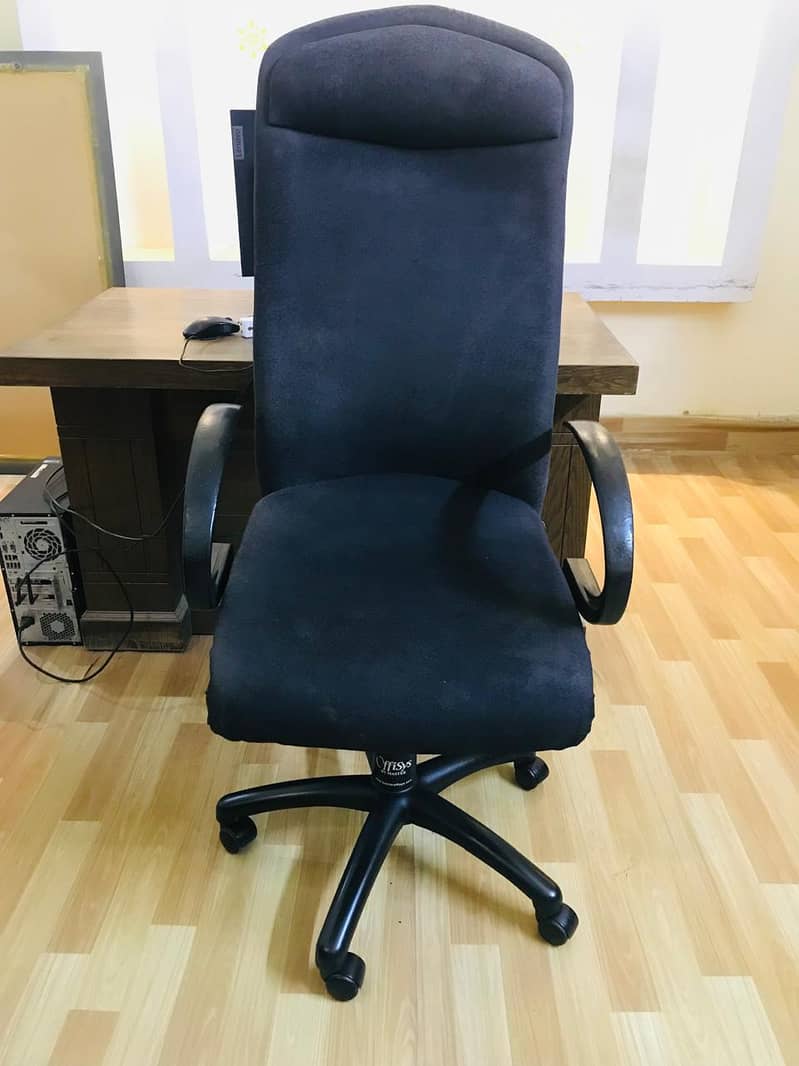 Master Offisys Revolving Chair For Sale 0