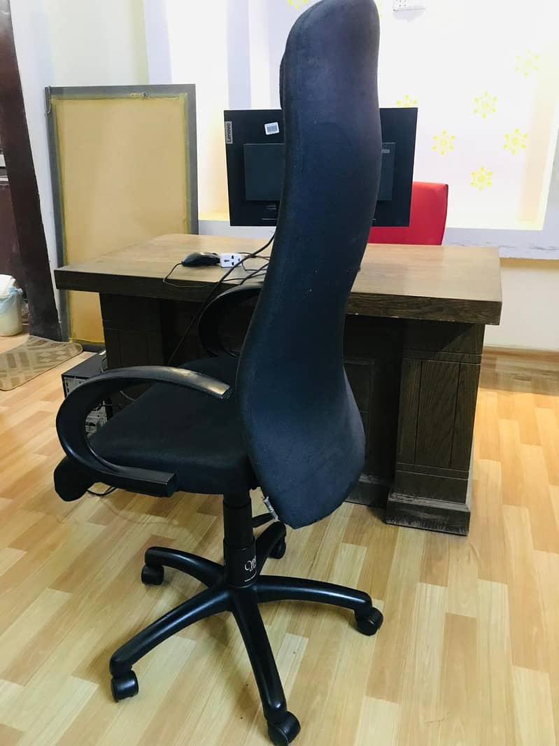 Master Offisys Revolving Chair For Sale 3