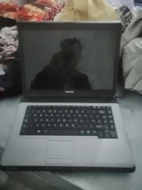 Toshiba ka leptop ha 300memorey 4 Gb ram 0