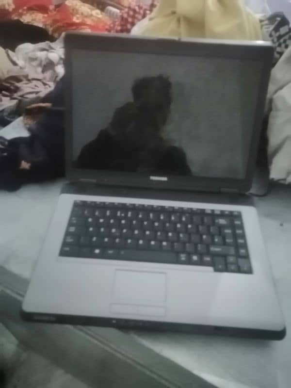 Toshiba ka leptop ha 300memorey 4 Gb ram 1