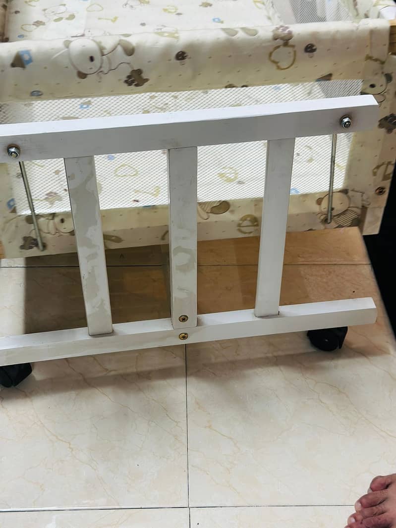 Baby swinger cot for sale 1