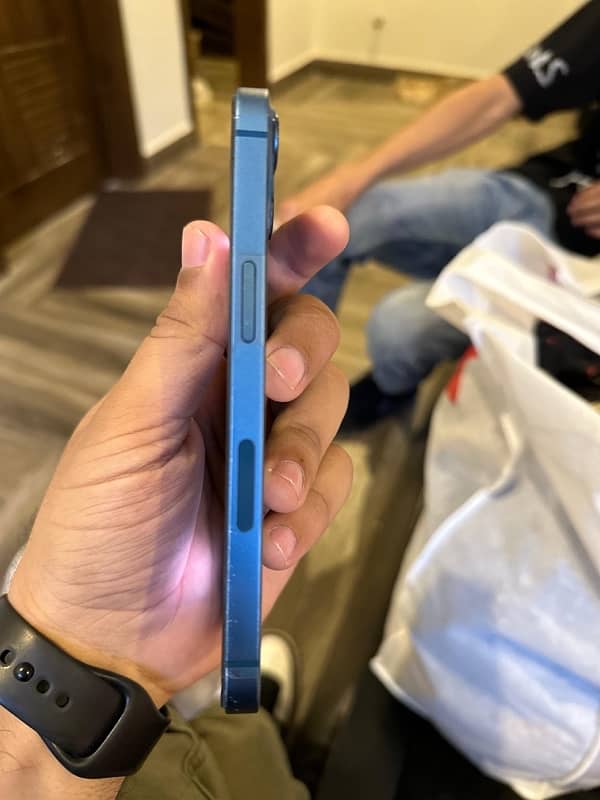 iPhone 13 JV Blue 128 GB LLA 3