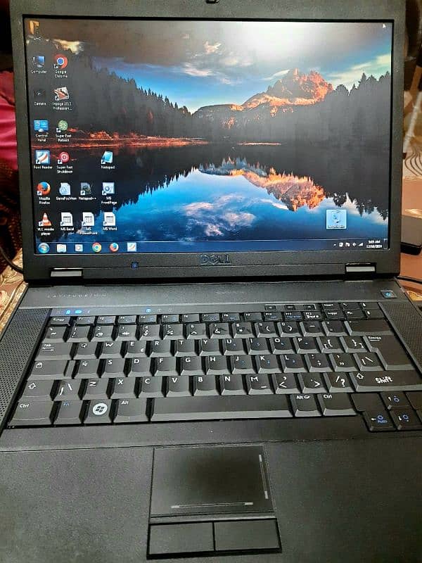 Dell Latitude E5500 0