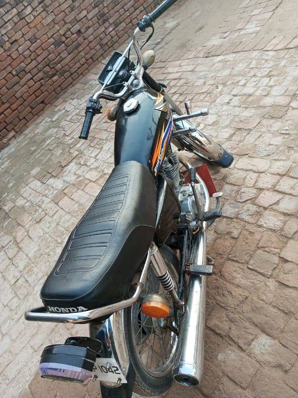 Honda 125 black 3