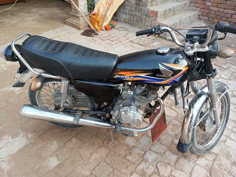 Honda 125 black 4