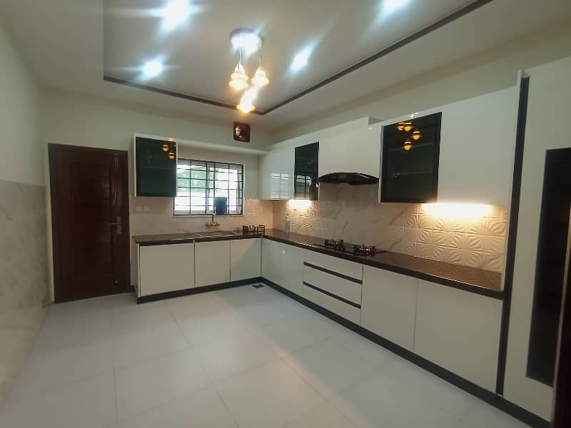 G-10.40x80 Barnd luxury Double story House available for sale ideal location tiles flooring 44