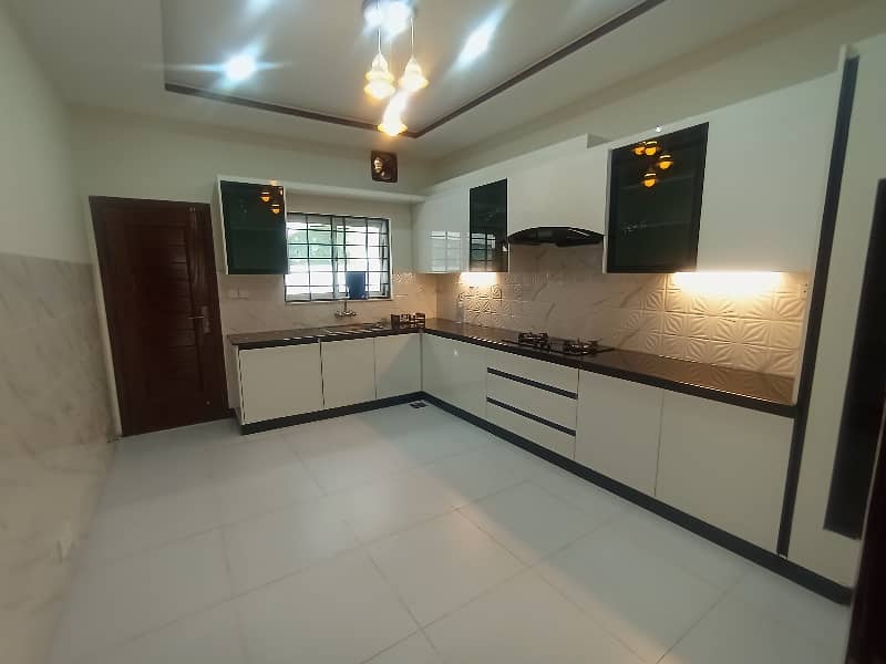 G-10.40x80 Barnd luxury Double story House available for sale ideal location tiles flooring 46