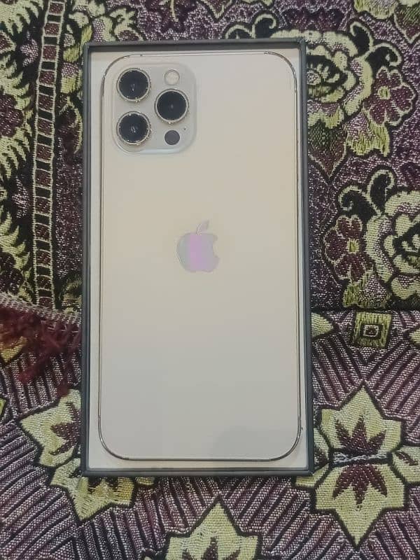 i phone 12 pro max Gold color LLA model 0