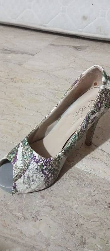 imported women floral heels 1