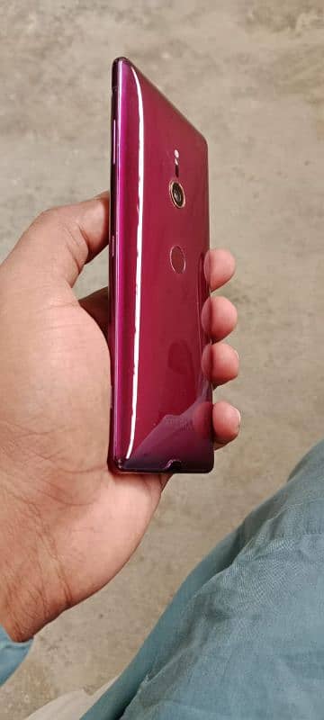 Sony Xperia XZ3 4/64 negotiable 6