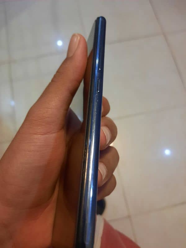 vivo V21e. 8+4 128 5