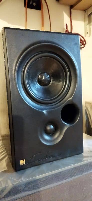 KEF bookshelf speakers model KODA 7 2