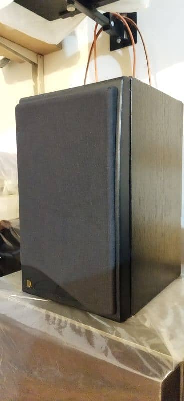 KEF bookshelf speakers model KODA 7 4