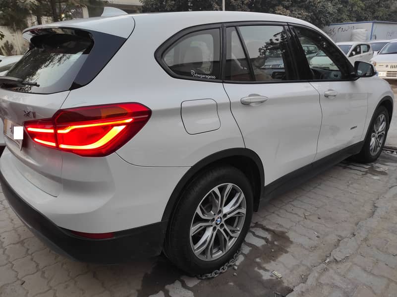 BMW X1 2017 X1 sDrive18i A/T 8