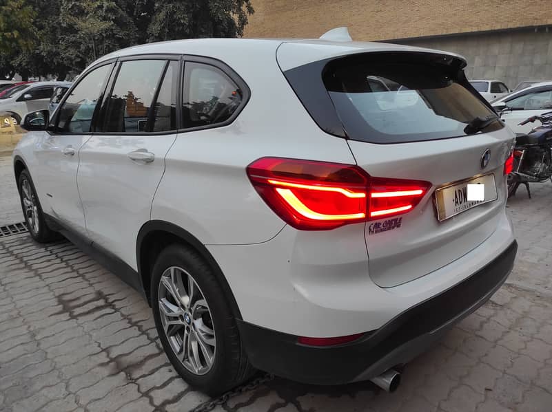 BMW X1 2017 X1 sDrive18i A/T 10