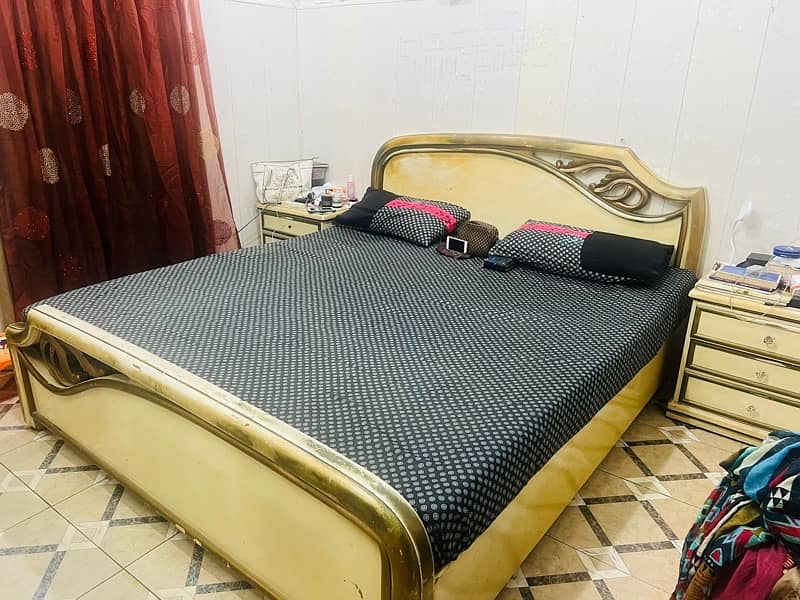 selling king size bed 1