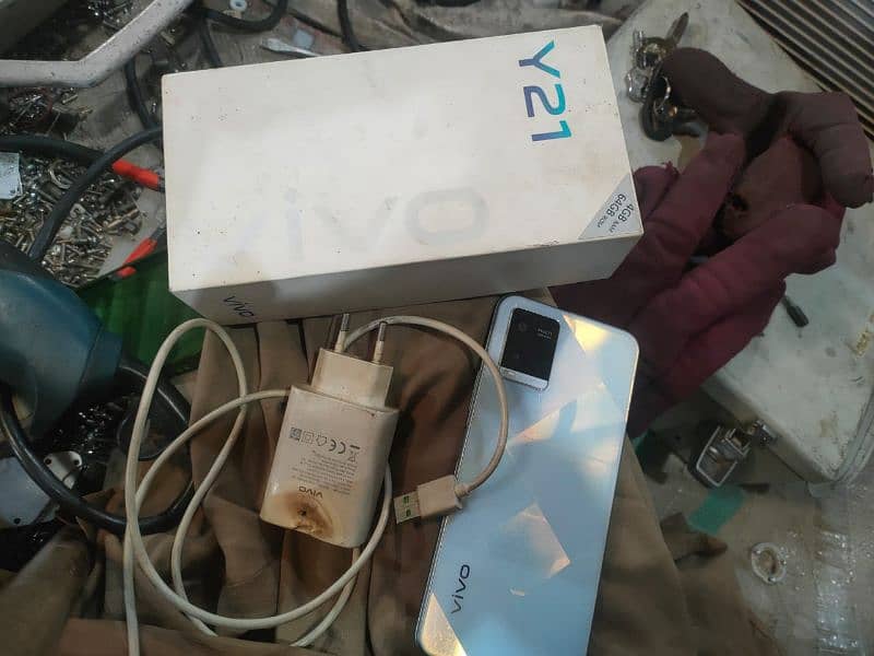 vivo 4 64 with box and charger 1