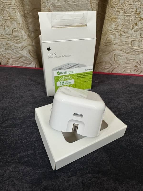 Apple Original 20W Charger & Cable 1