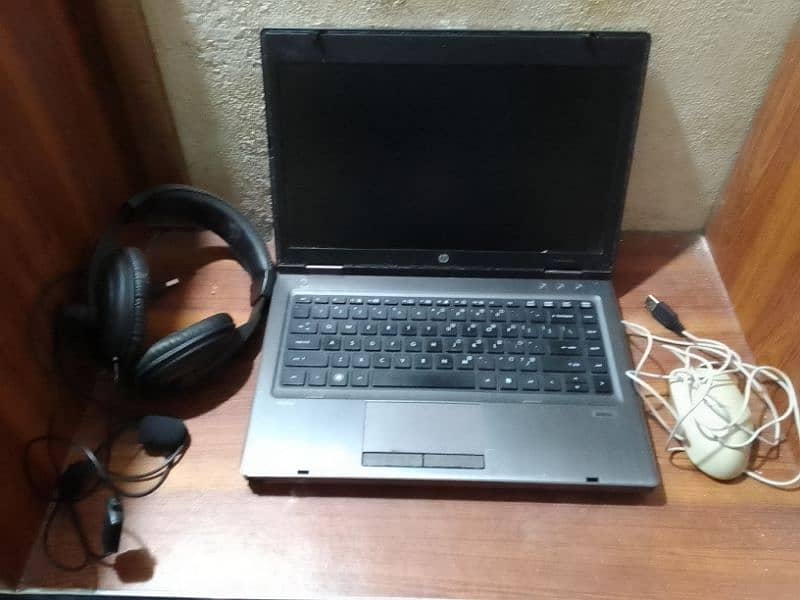 Laptops with headsets, Mouses and chargers. 1