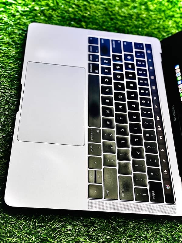 MACBOOK PRO 2017 TOUCH BAR 2