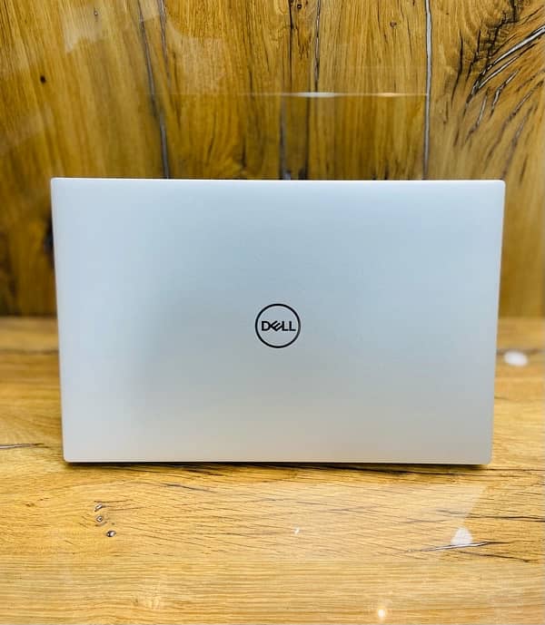 Dell XPS 7590 Touch 4k i7-9th Gen 16GbRam 256GbSSD 4Gb Nvidia GTX 1650 1