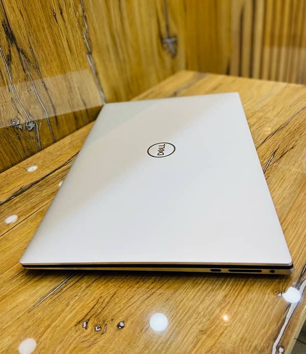 Dell XPS 7590 Touch 4k i7-9th Gen 16GbRam 256GbSSD 4Gb Nvidia GTX 1650 3