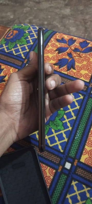 I'm selling my one plus 7t pro maclaren 1